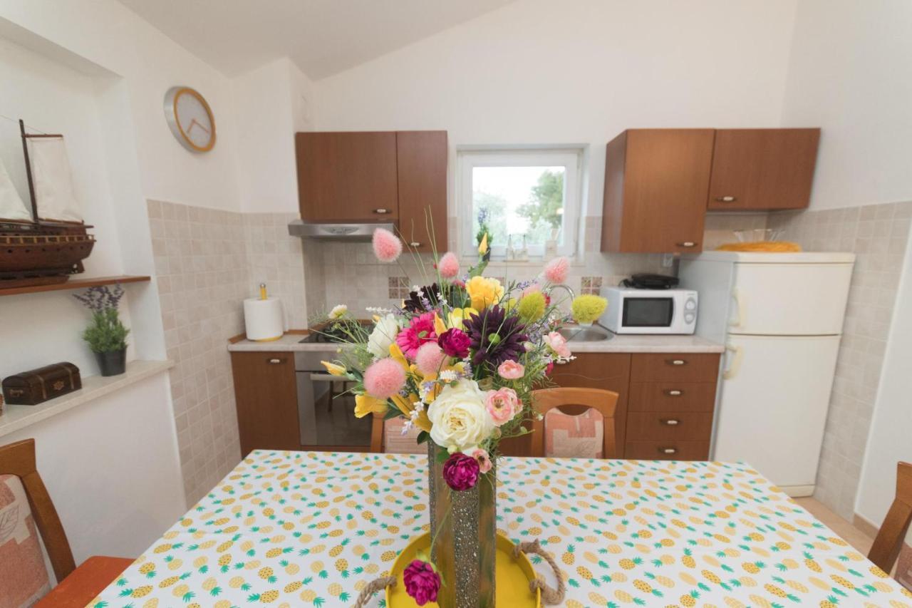 Apartmani Lenka Ugljan Zewnętrze zdjęcie